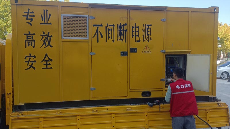 南县柴油发电机组和UPS电源配合使用时，如何避免切换过程中的电力中断？